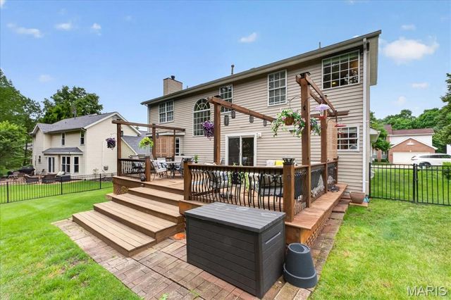 1342 Oak Borough Drive, Ballwin, MO 63021