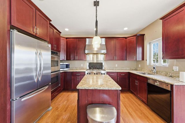 1216 Saratoga Avenue, Schererville, IN 46375