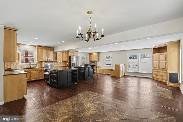 222 E 6TH ST, Lititz, PA 17543