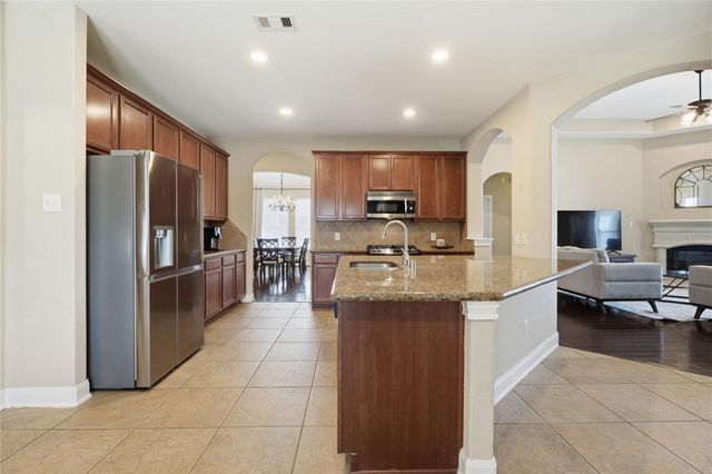 201 Bailey Brook Lane, Dickinson, TX 77539