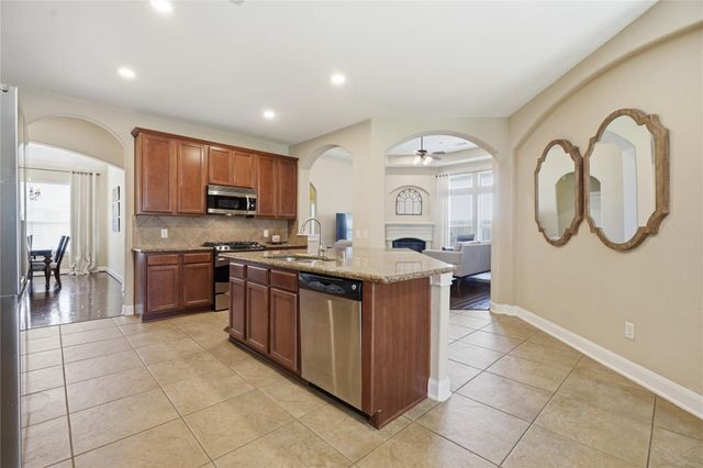 201 Bailey Brook Lane, Dickinson, TX 77539