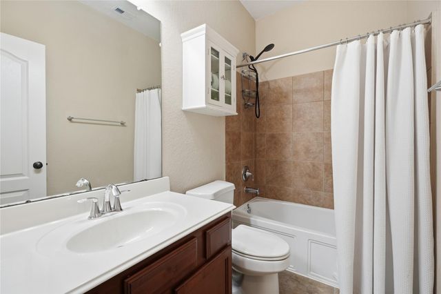 201 Bailey Brook Lane, Dickinson, TX 77539