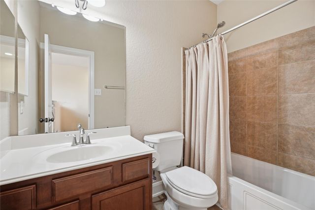 201 Bailey Brook Lane, Dickinson, TX 77539