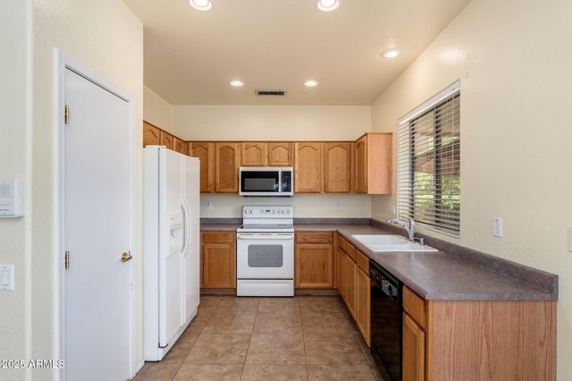 20828 N SHADOW MOUNTAIN Drive, Surprise, AZ 85374