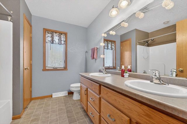 8910 S River Edge DRIVE, Oak Creek, WI 53154