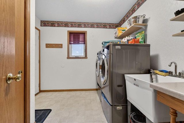 8910 S River Edge DRIVE, Oak Creek, WI 53154