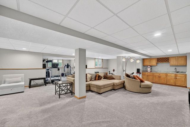 8910 S River Edge DRIVE, Oak Creek, WI 53154