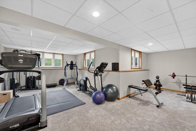 8910 S River Edge DRIVE, Oak Creek, WI 53154