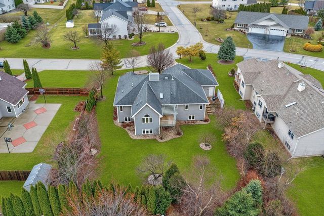 8910 S River Edge DRIVE, Oak Creek, WI 53154