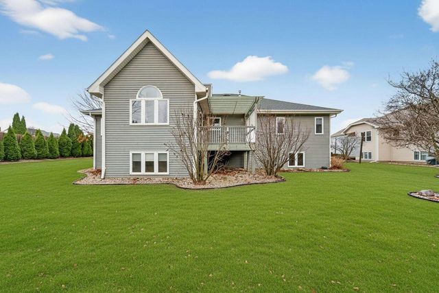 8910 S River Edge DRIVE, Oak Creek, WI 53154