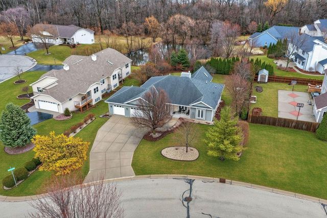 8910 S River Edge DRIVE, Oak Creek, WI 53154