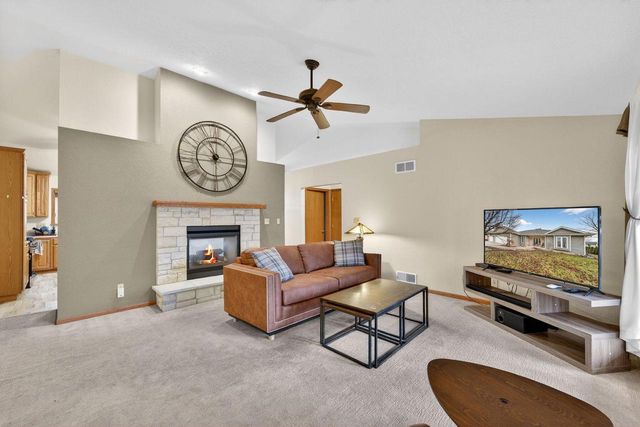 8910 S River Edge DRIVE, Oak Creek, WI 53154