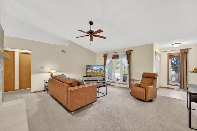 8910 S River Edge DRIVE, Oak Creek, WI 53154