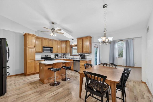 8910 S River Edge DRIVE, Oak Creek, WI 53154