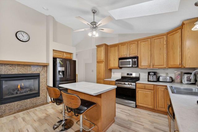 8910 S River Edge DRIVE, Oak Creek, WI 53154