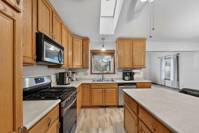 8910 S River Edge DRIVE, Oak Creek, WI 53154