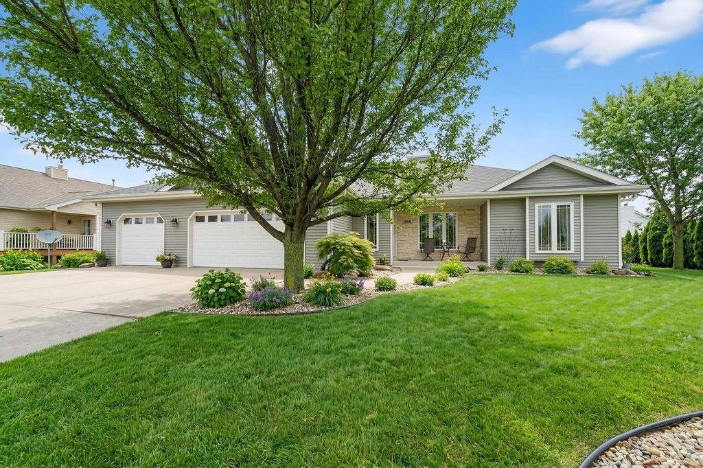 8910 S River Edge DRIVE, Oak Creek, WI 53154