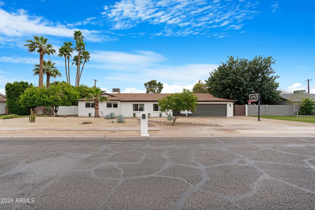 Image 1 of property listing at 1529 W TOWNLEY Avenue, Phoenix, AZ 85021