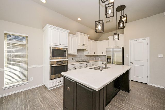 13809 Crystal Harbor Lane, Pearland, TX 77584