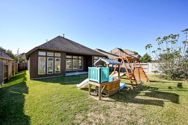 13809 Crystal Harbor Lane, Pearland, TX 77584