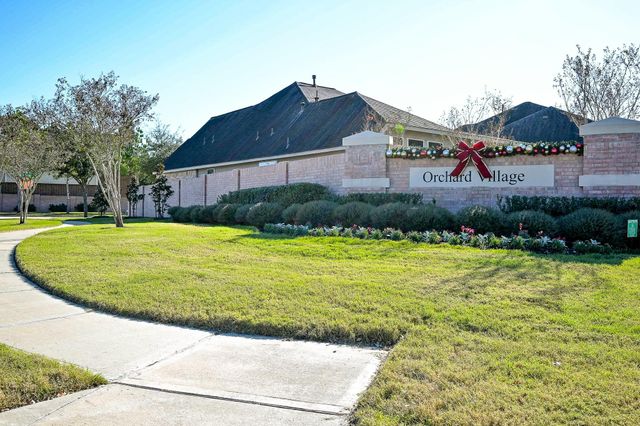 13809 Crystal Harbor Lane, Pearland, TX 77584