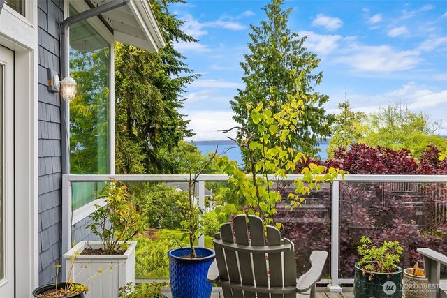 10555 NE Morning Lane, Bainbridge Island, WA 98110