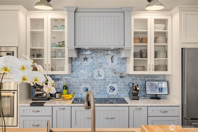 10555 NE Morning Lane, Bainbridge Island, WA 98110