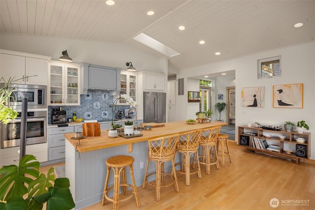 10555 NE Morning Lane, Bainbridge Island, WA 98110