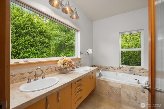 10555 NE Morning Lane, Bainbridge Island, WA 98110