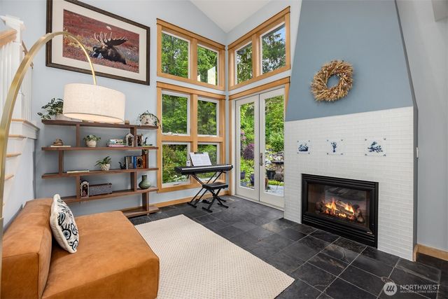 10555 NE Morning Lane, Bainbridge Island, WA 98110