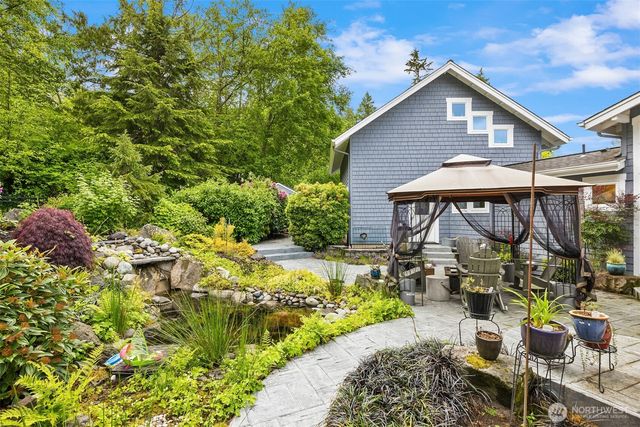 10555 NE Morning Lane, Bainbridge Island, WA 98110