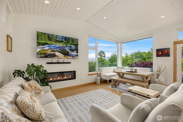 10555 NE Morning Lane, Bainbridge Island, WA 98110