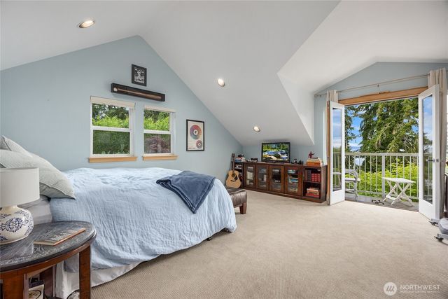 10555 NE Morning Lane, Bainbridge Island, WA 98110