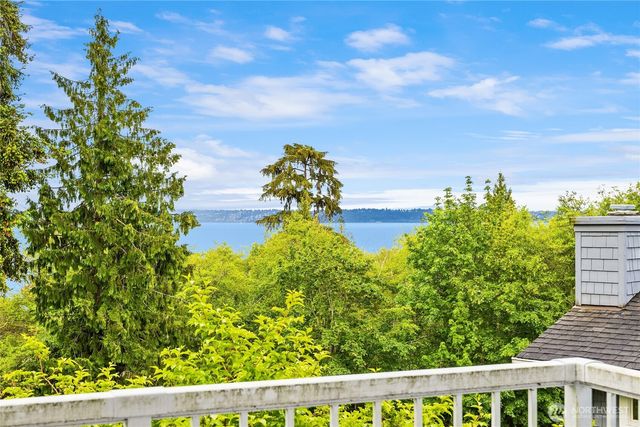 10555 NE Morning Lane, Bainbridge Island, WA 98110
