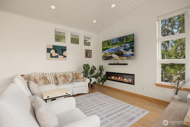 10555 NE Morning Lane, Bainbridge Island, WA 98110