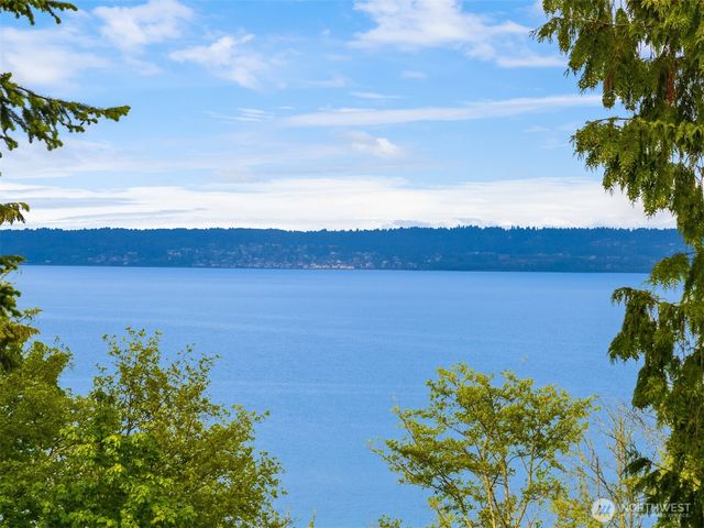 10555 NE Morning Lane, Bainbridge Island, WA 98110