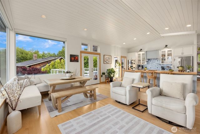 10555 NE Morning Lane, Bainbridge Island, WA 98110