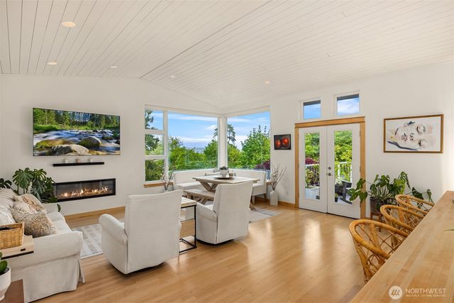 10555 NE Morning Lane, Bainbridge Island, WA 98110