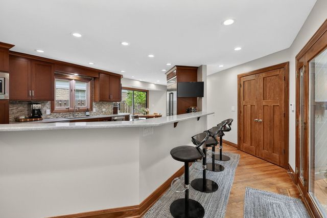 5337 Brookbank Road, Downers Grove, IL 60515