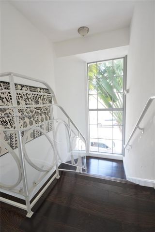 601 11th St 206, Miami Beach, FL 33139