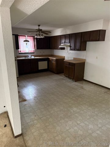 251 E 137th Street, Glenpool, OK 74033