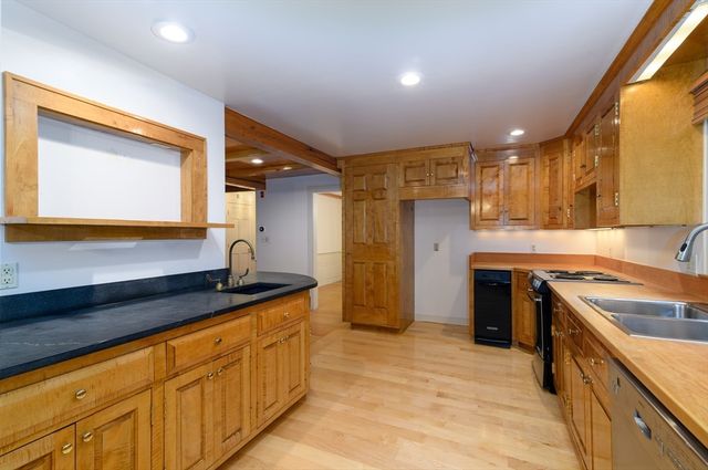 67 Morse St, Foxboro, MA 02035