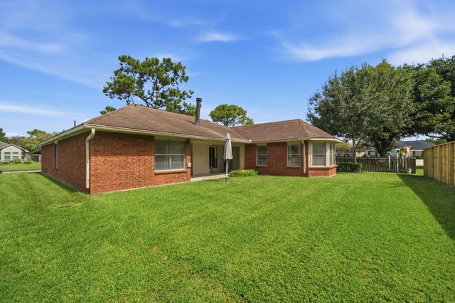 707 Laurel Grove Lane, Pearland, TX 77584