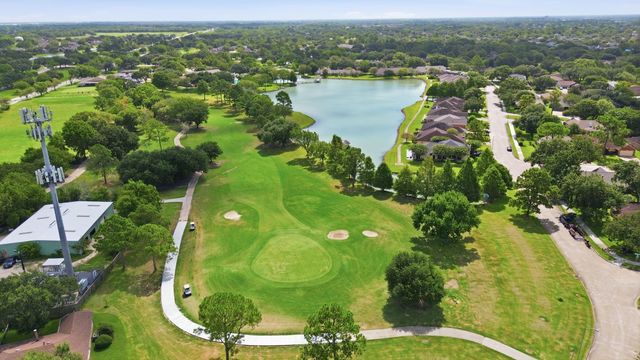 707 Laurel Grove Lane, Pearland, TX 77584