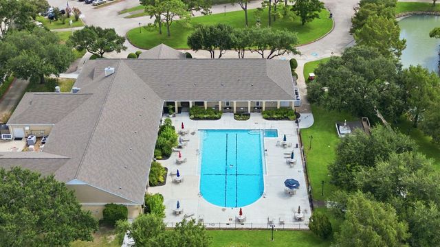 707 Laurel Grove Lane, Pearland, TX 77584