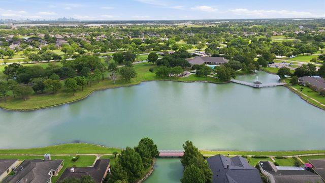 707 Laurel Grove Lane, Pearland, TX 77584
