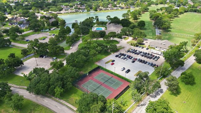 707 Laurel Grove Lane, Pearland, TX 77584