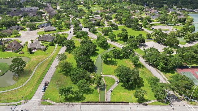 707 Laurel Grove Lane, Pearland, TX 77584