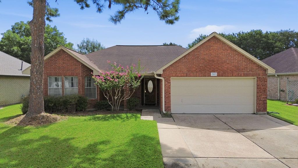 707 Laurel Grove Lane, Pearland, TX 77584