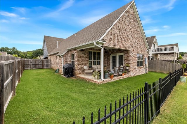 247 N Powderhorn Drive, Fayetteville, AR 72704